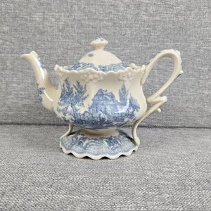 Burton & Burton Blue Toile Ivory And Blue Scalloped Footed Tea Pot